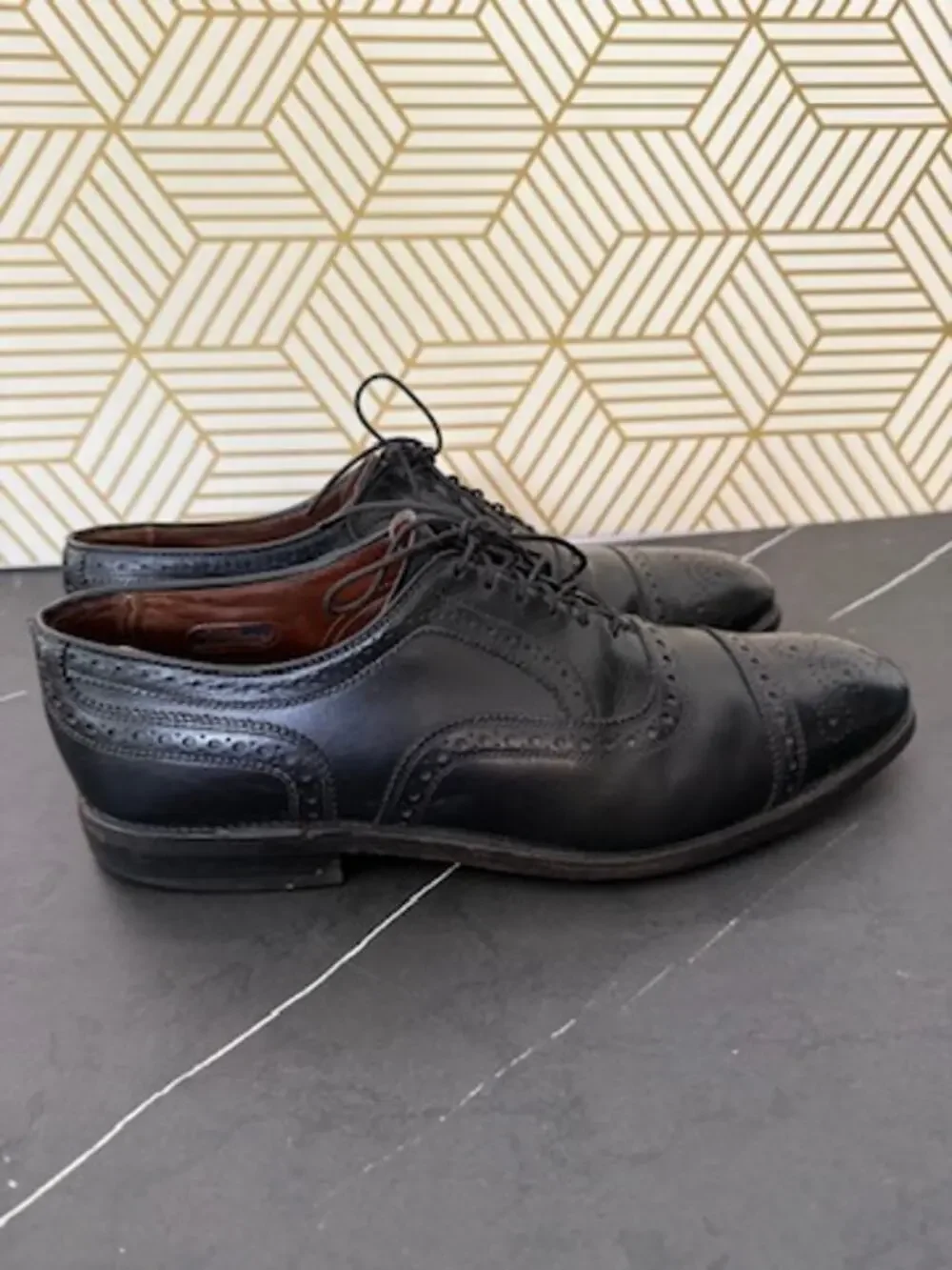 Allen Edmonds Men's Black Leather Oxfords | Size 9.5 B